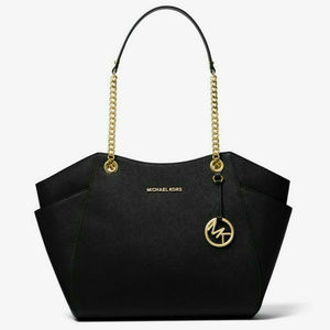 Leather in shoulder blade, saffron leather